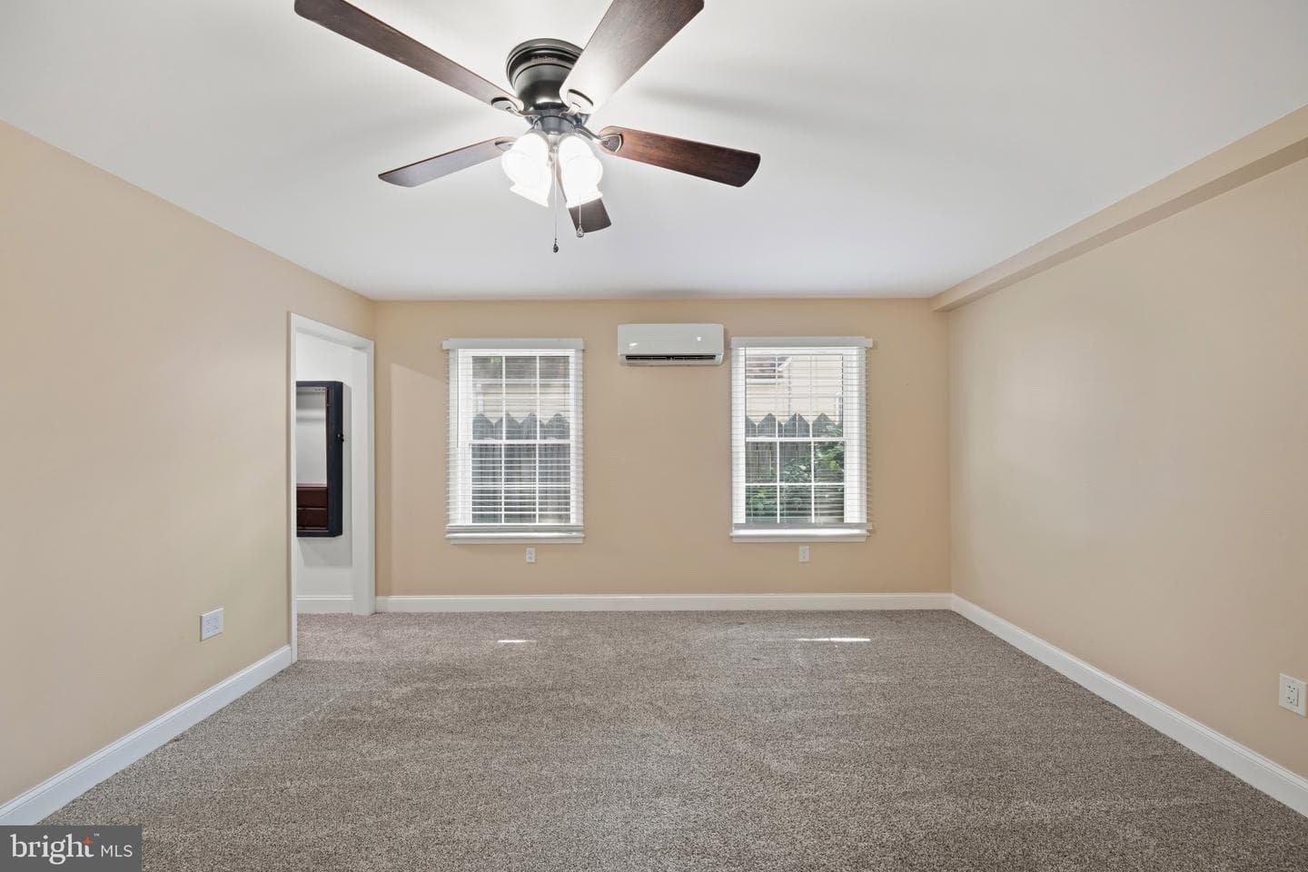 817 Giles Street photo 17