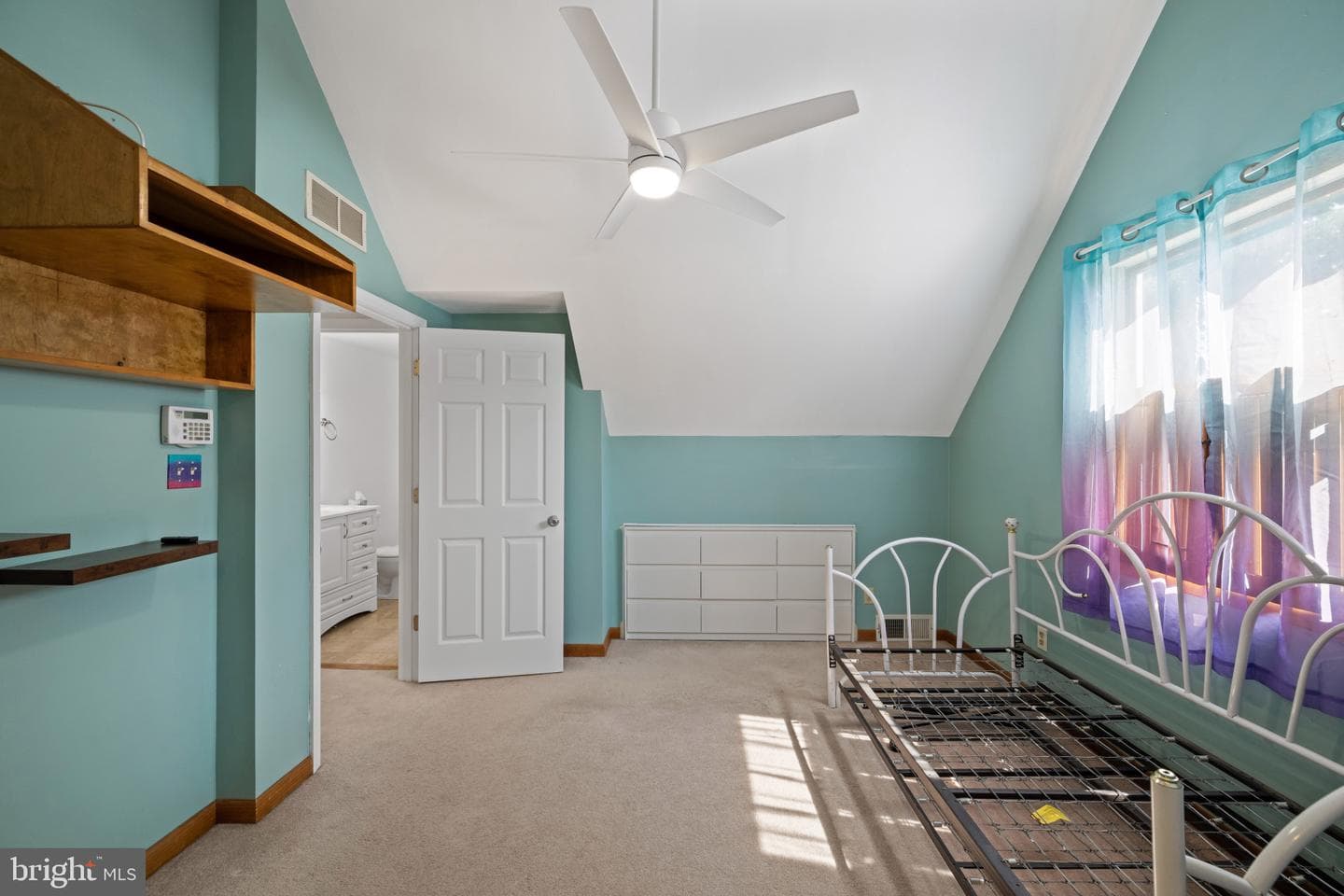 817 Giles Street photo 23