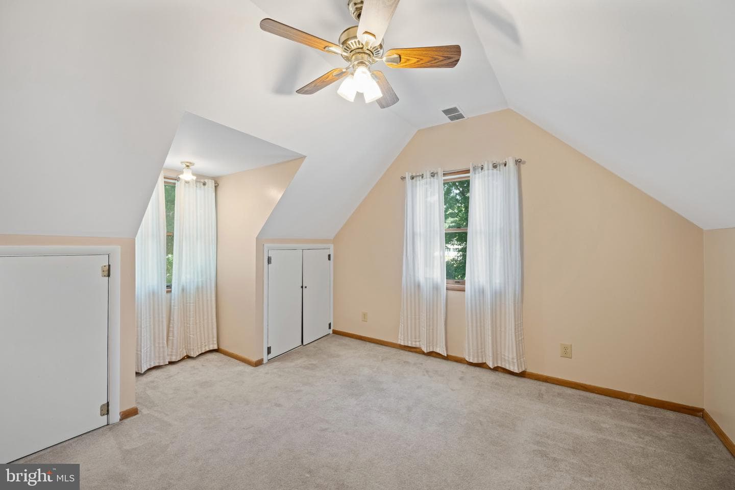 817 Giles Street photo 27