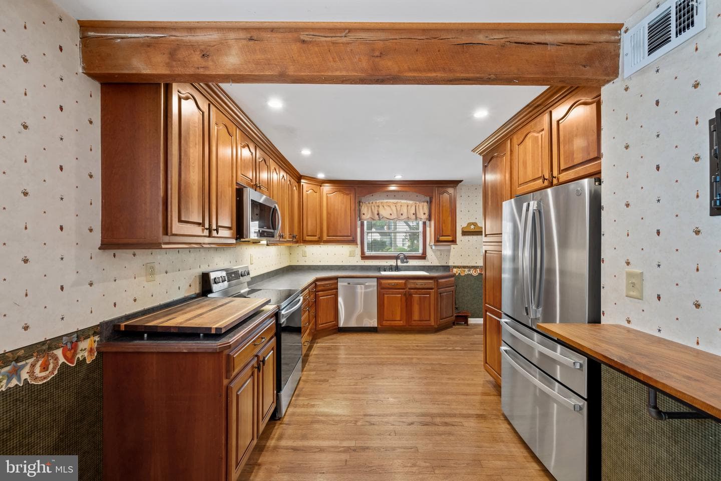 817 Giles Street photo 6