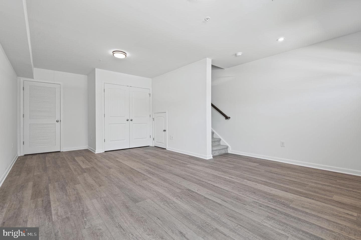 756 Bur Oak Court photo 3