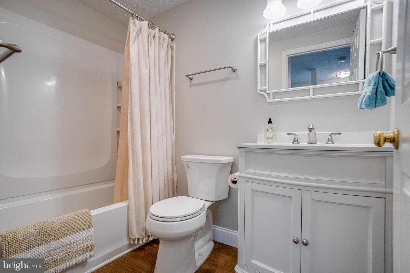 1826 Chester Way photo 36