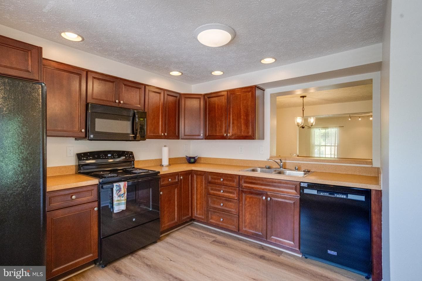 1826 Chester Way photo 7