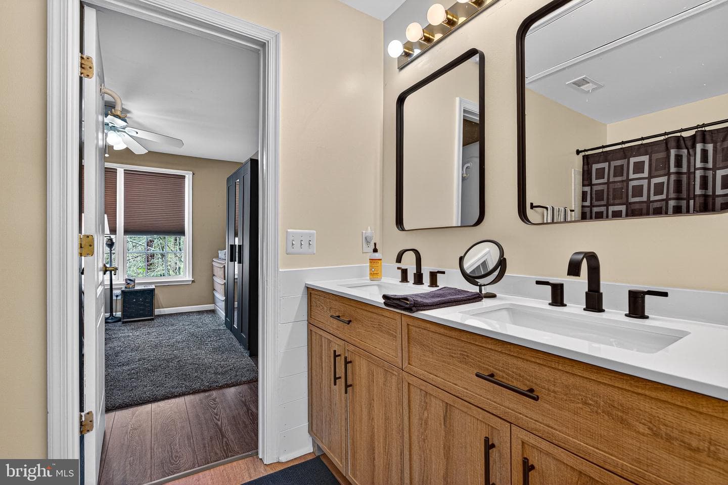 1504 Oakville Court photo 27