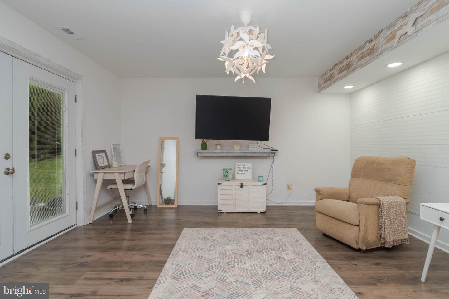 609 Kildonan Court photo 17