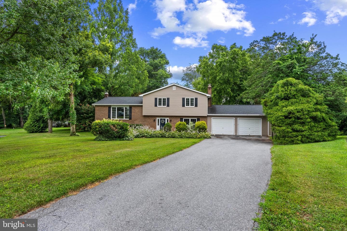 2700 Hunting Ridge Court photo 1