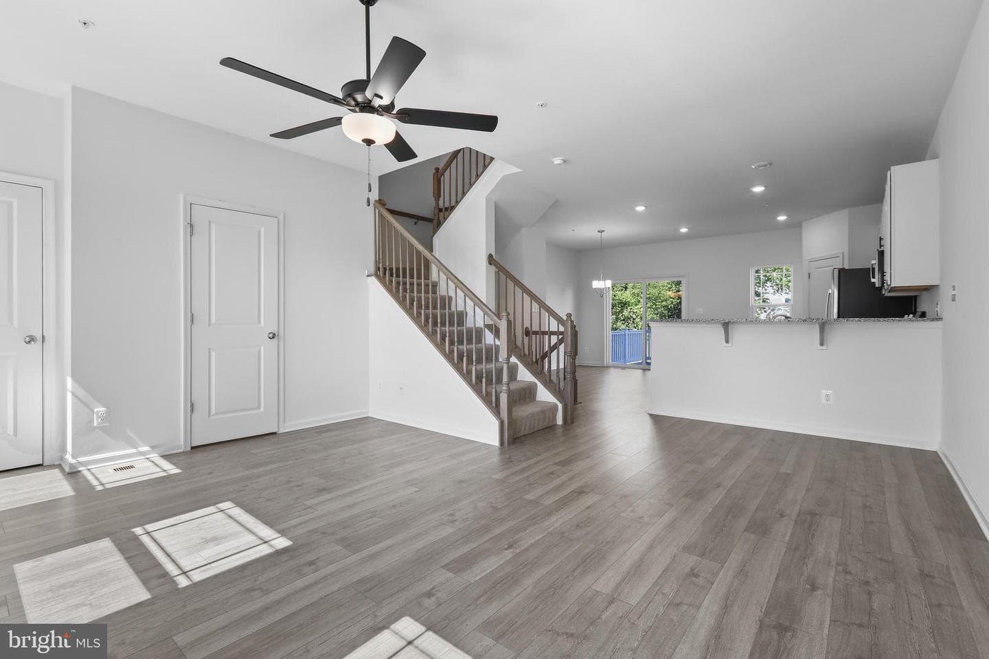 379 Hackley Drive photo 7