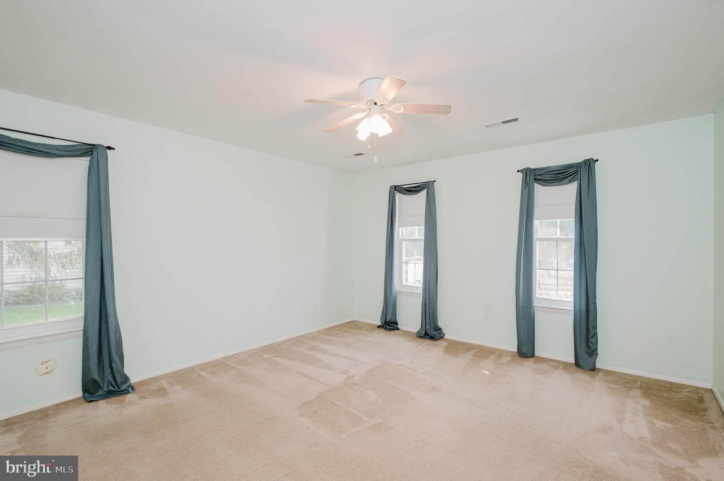 132 Regent Drive photo 36