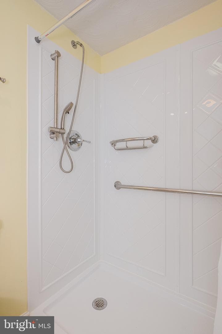 132 Regent Drive photo 43