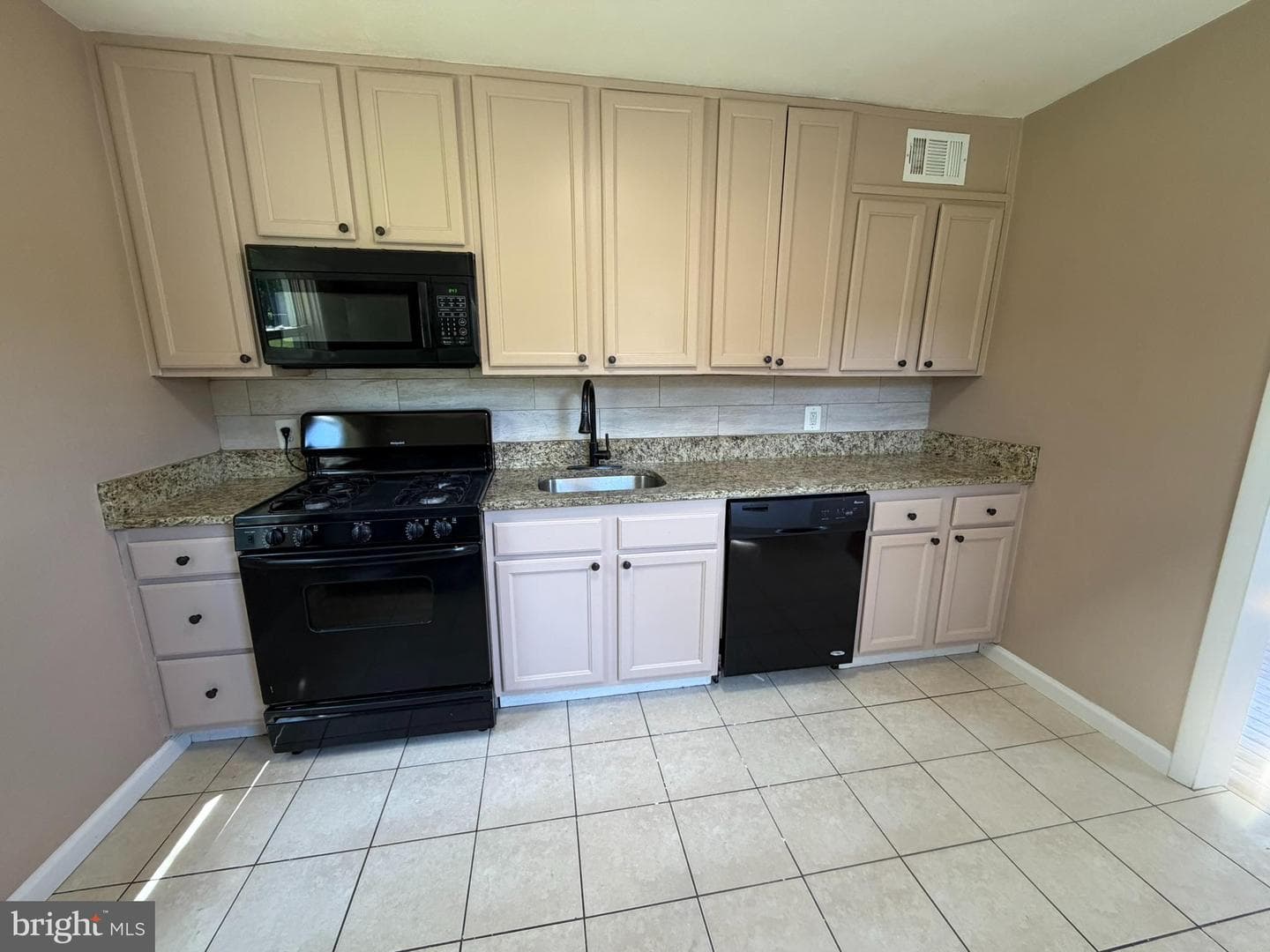 7 Aberdeen Avenue photo 14