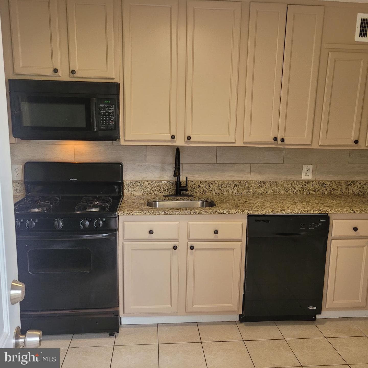 7 Aberdeen Avenue photo 15