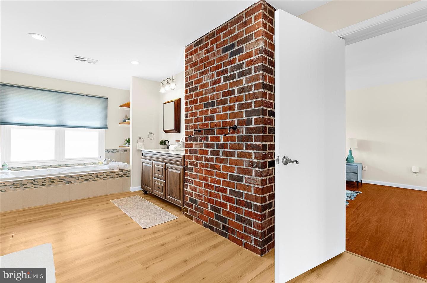 35 Neptune Drive photo 42