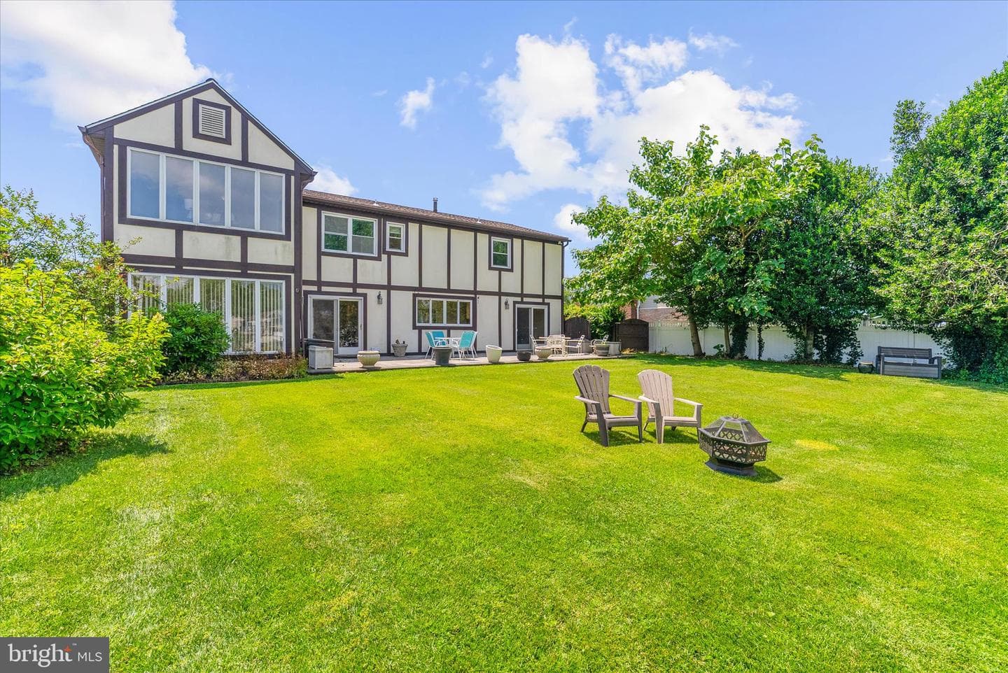 35 Neptune Drive photo 57
