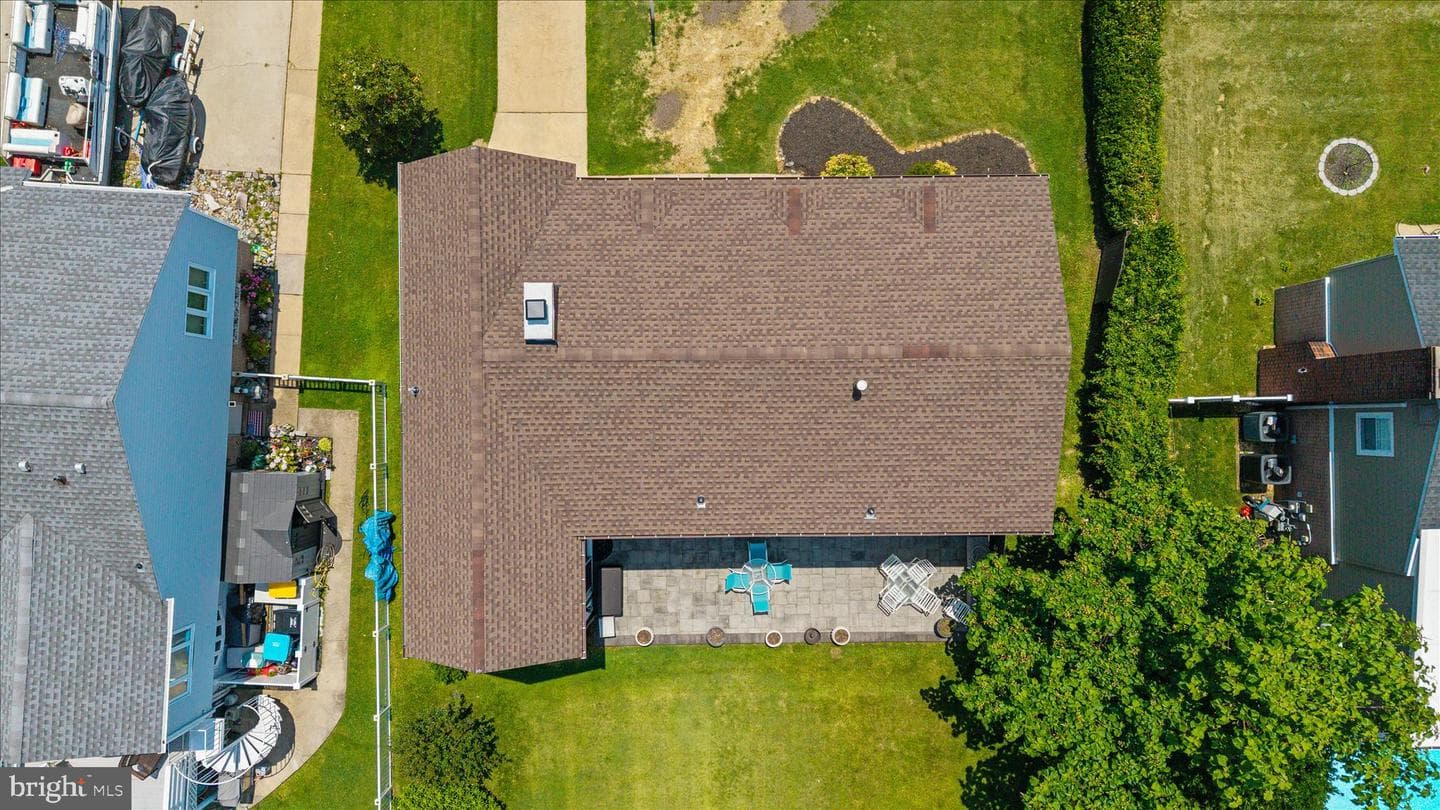 35 Neptune Drive photo 64