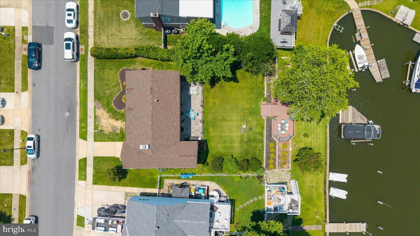 35 Neptune Drive photo 65