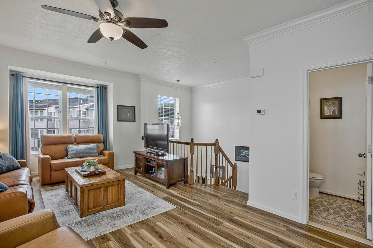 610 Snowberry Way photo 5