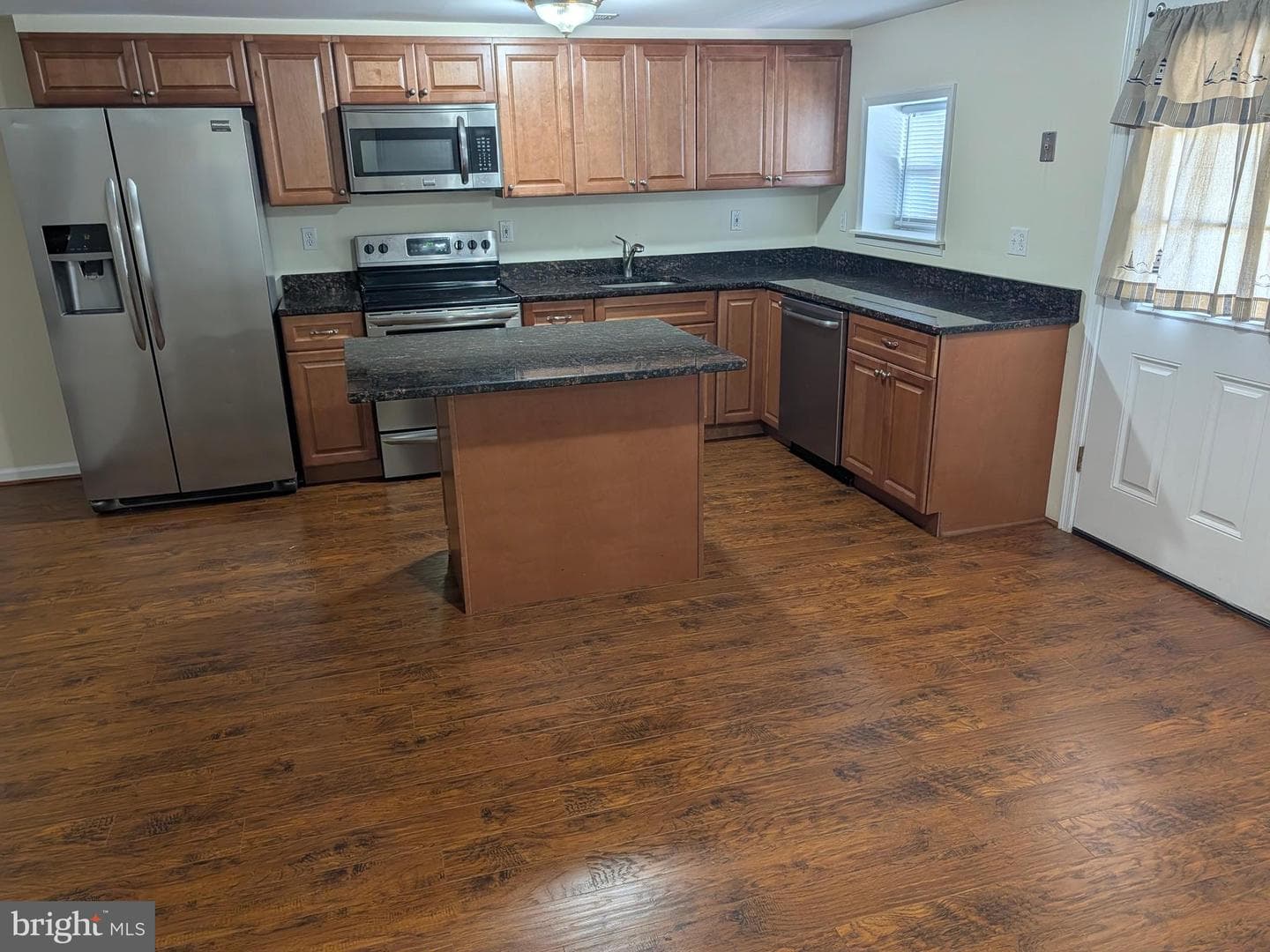 457 Lafayette Street photo 4