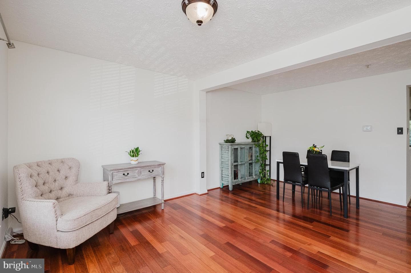 434 Rose Way photo 6