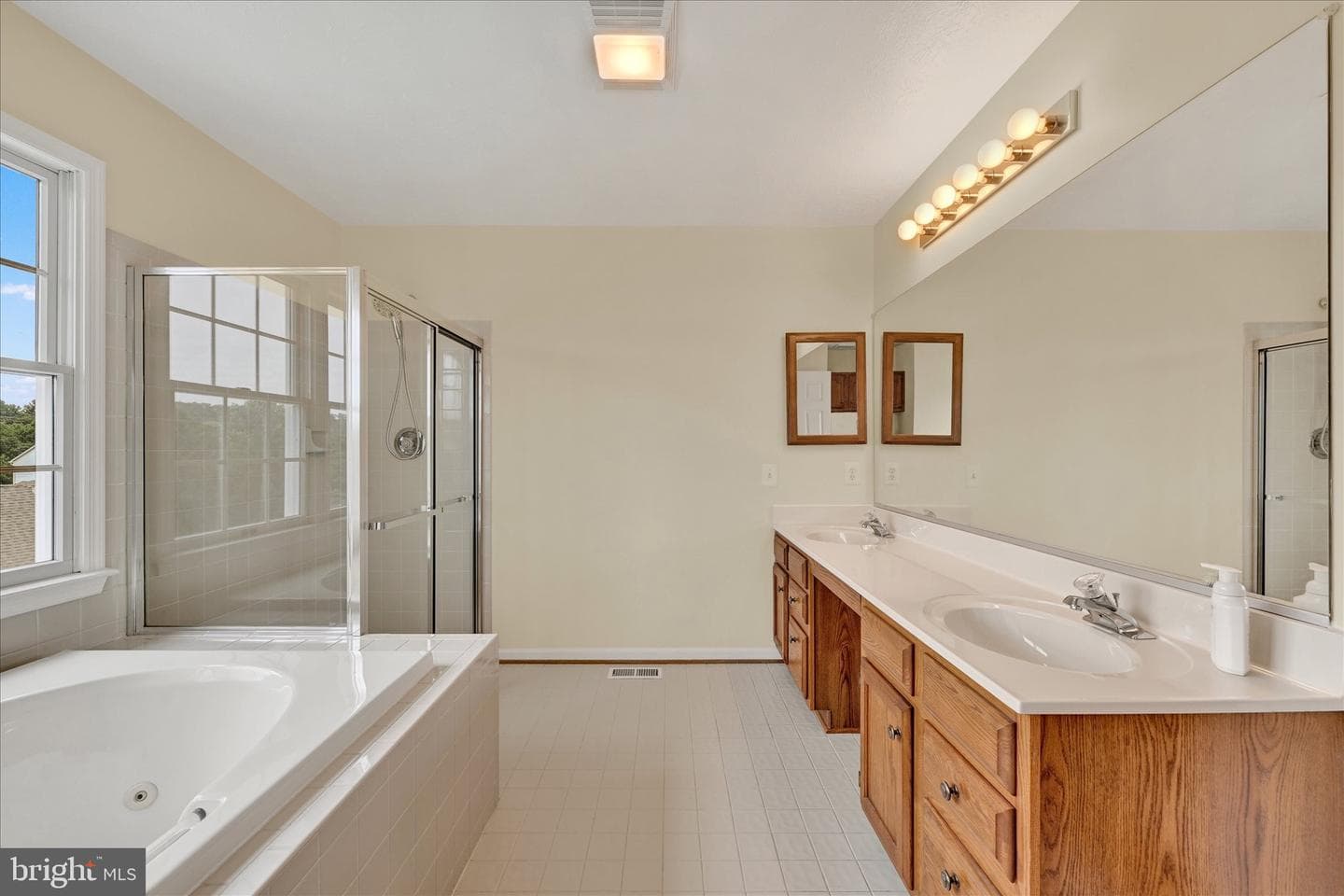 814 N Pine Ridge Court photo 23