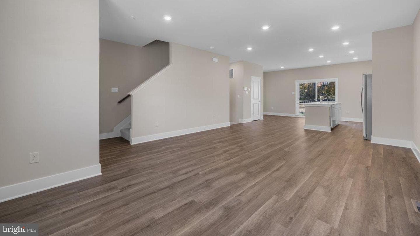 363 Hackley Drive photo 19
