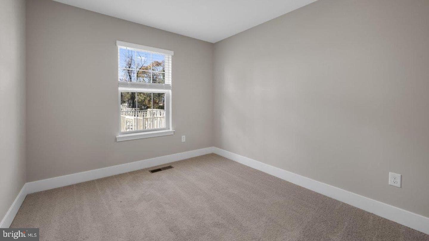 363 Hackley Drive photo 27