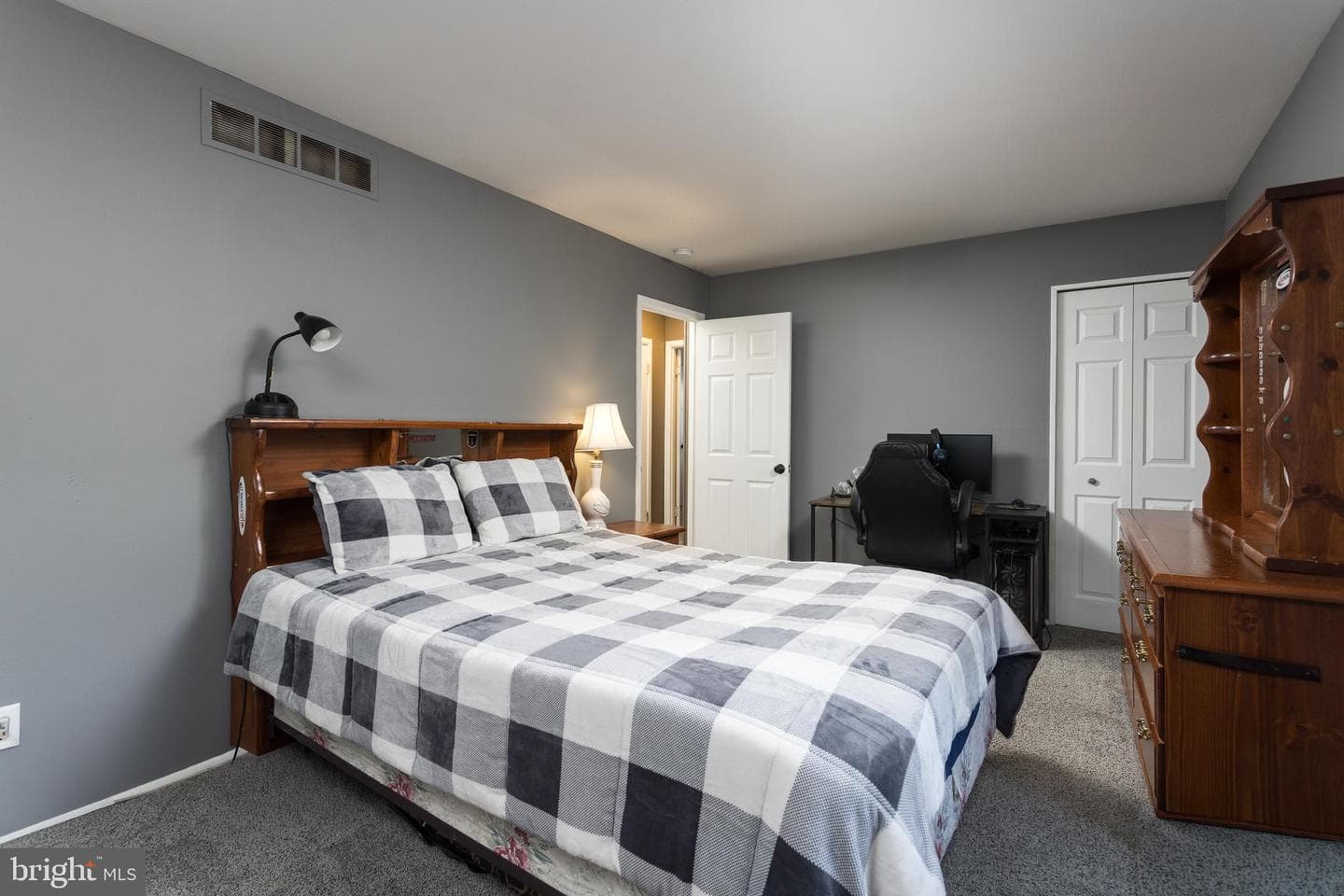 218 Garnett Road photo 29