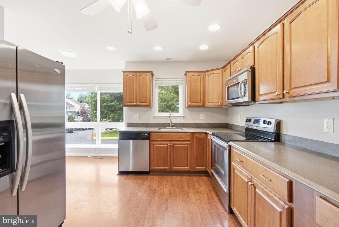422 Kentmore Terrace photo 10