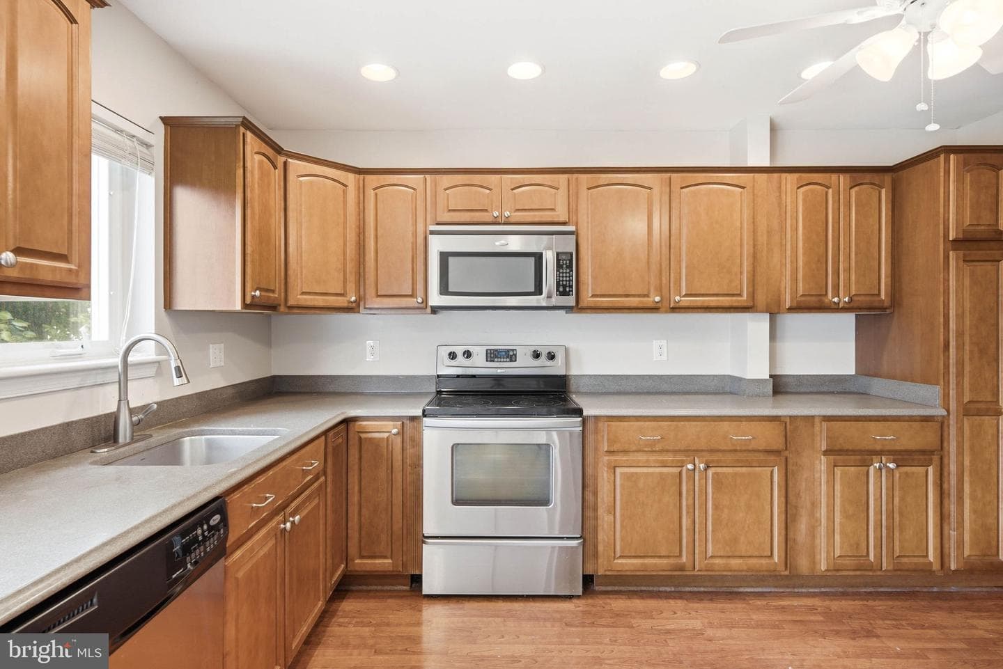 422 Kentmore Terrace photo 11