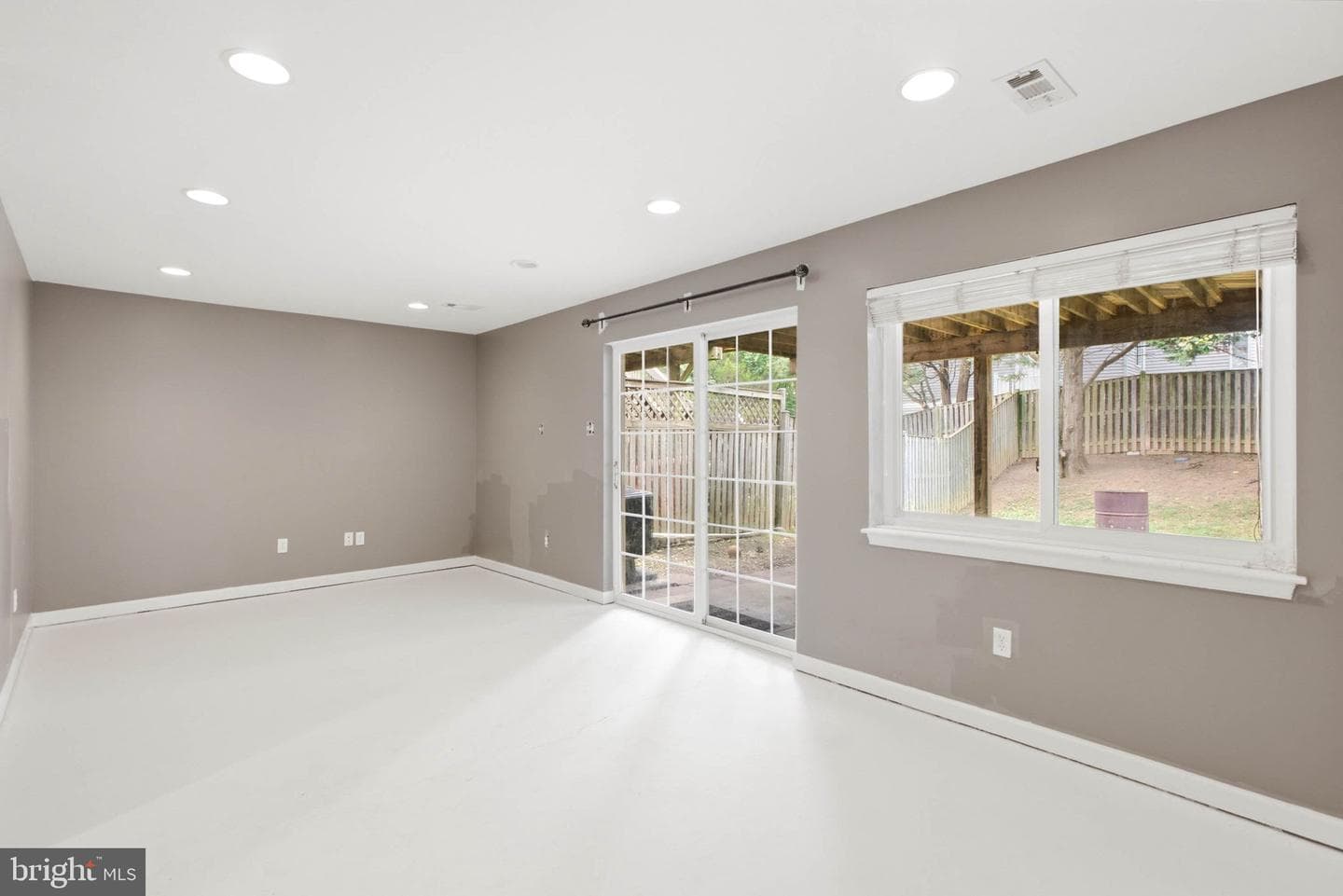 422 Kentmore Terrace photo 32