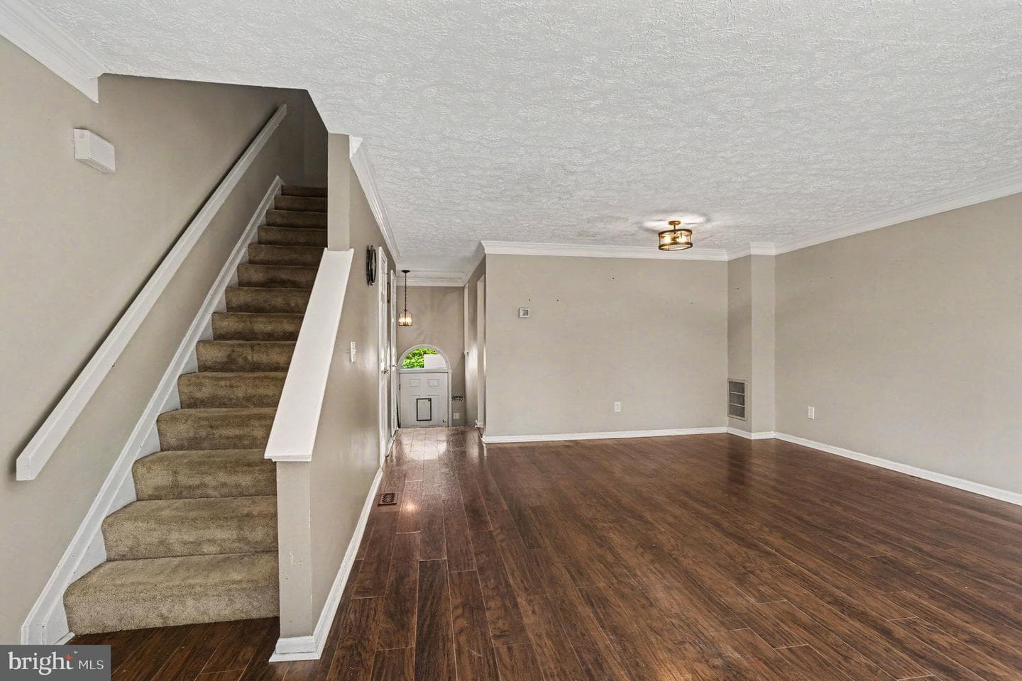 940 Chesney Lane photo 3
