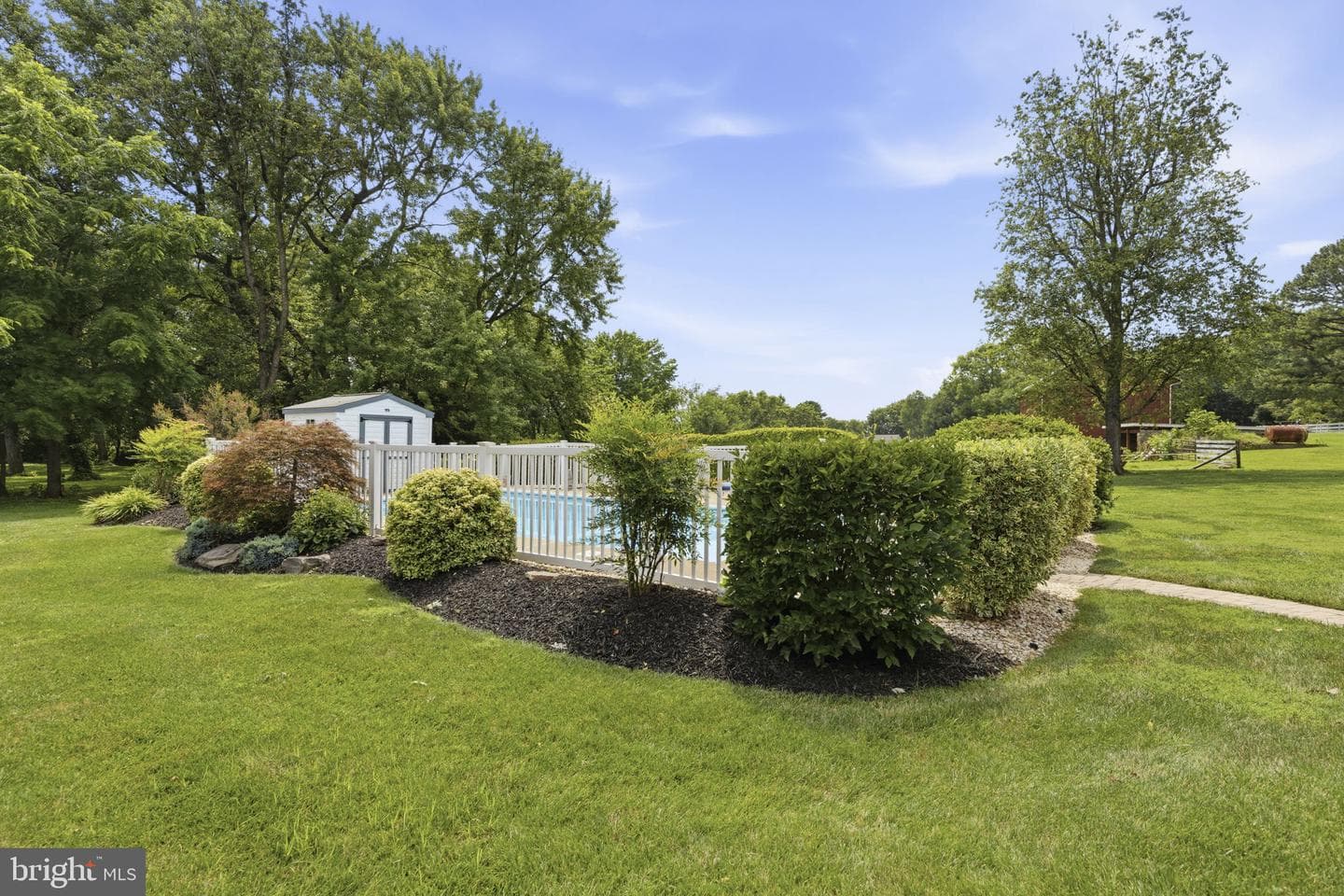 8 Fairhill Road photo 32