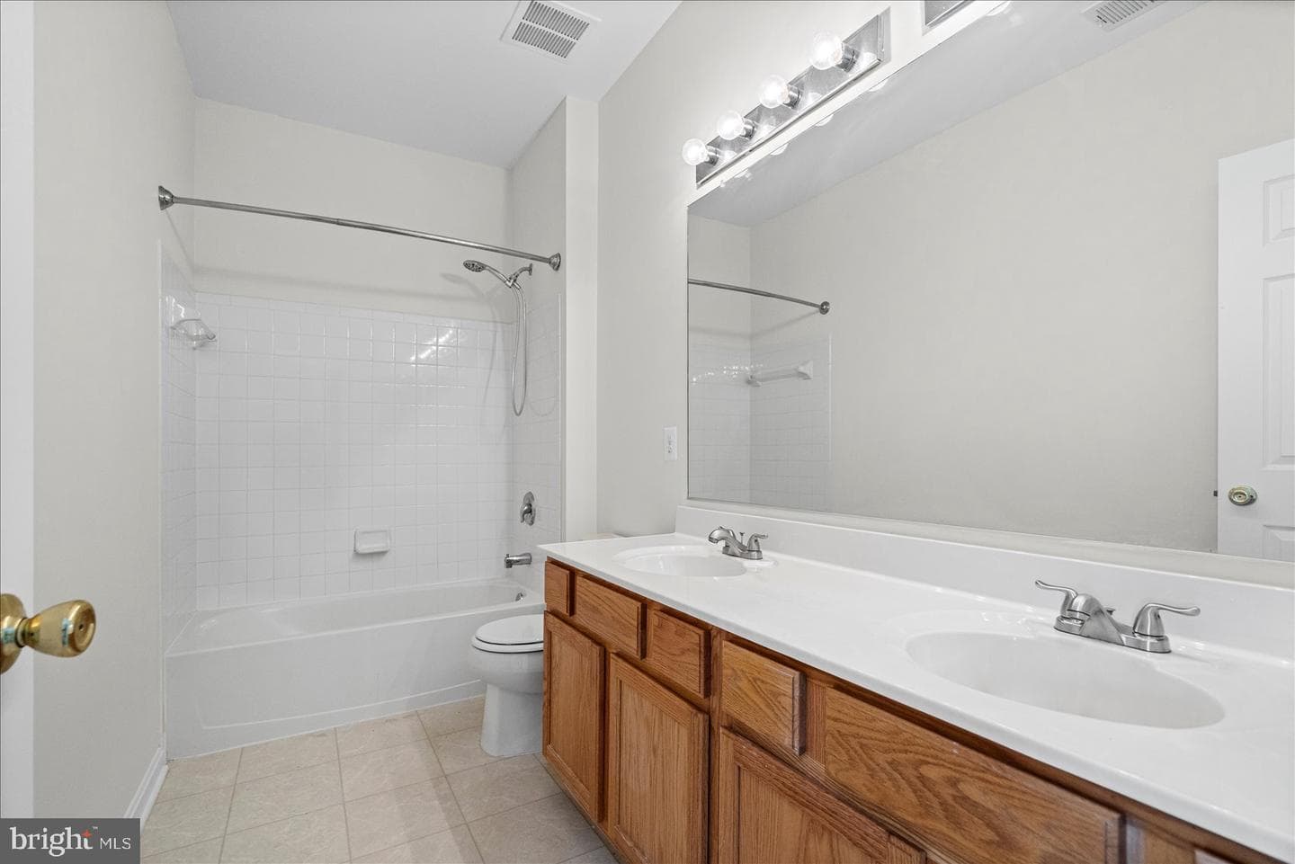 1670 Mohegan Drive #b photo 29