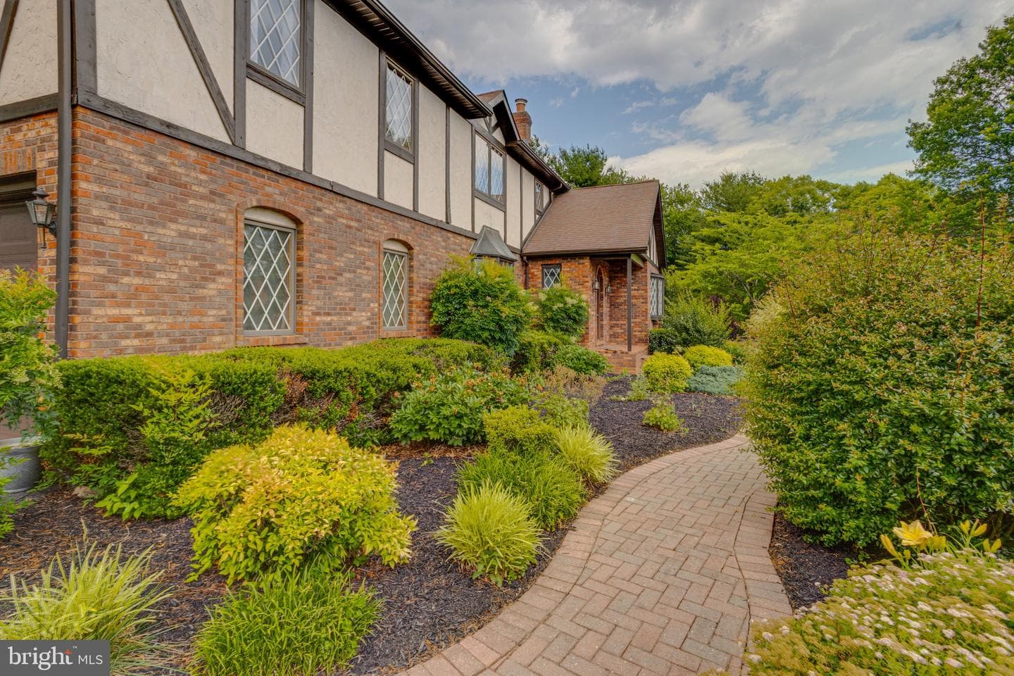 2300 Kings Arms Drive photo 5