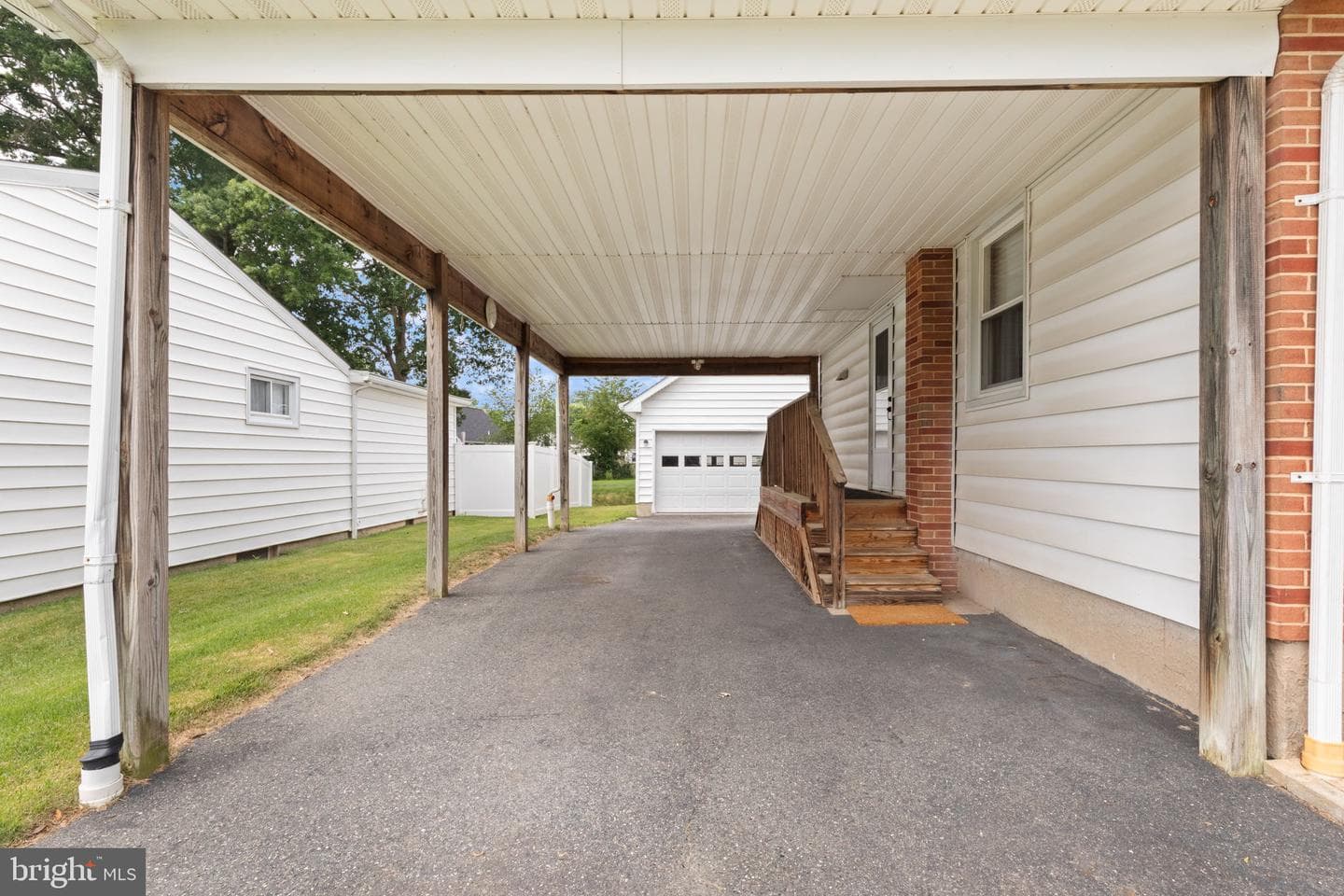 116 Anderson Avenue photo 3