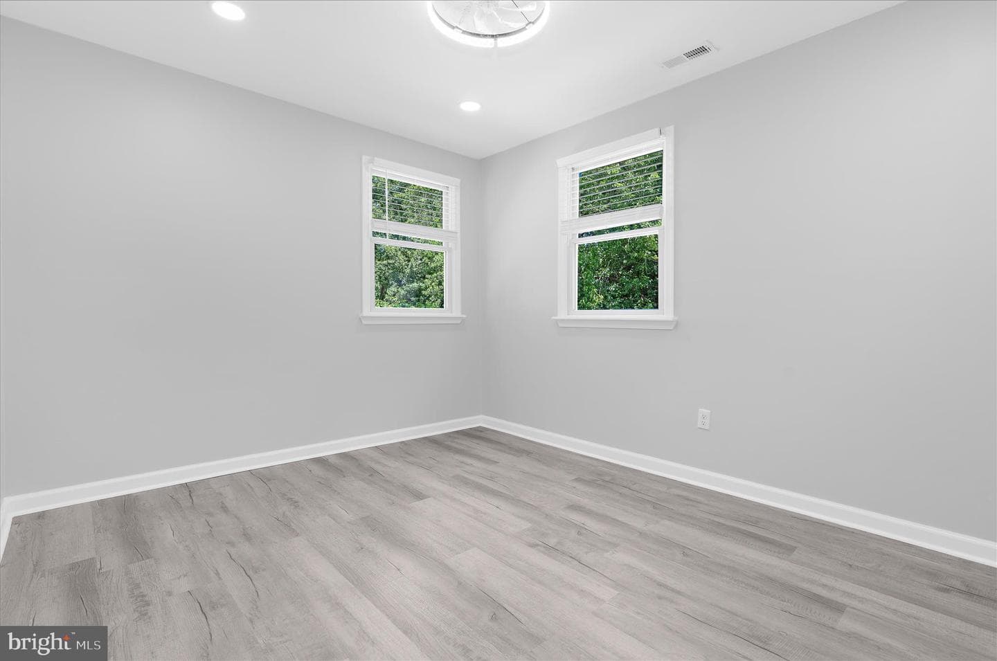 159 E Deen Avenue photo 19