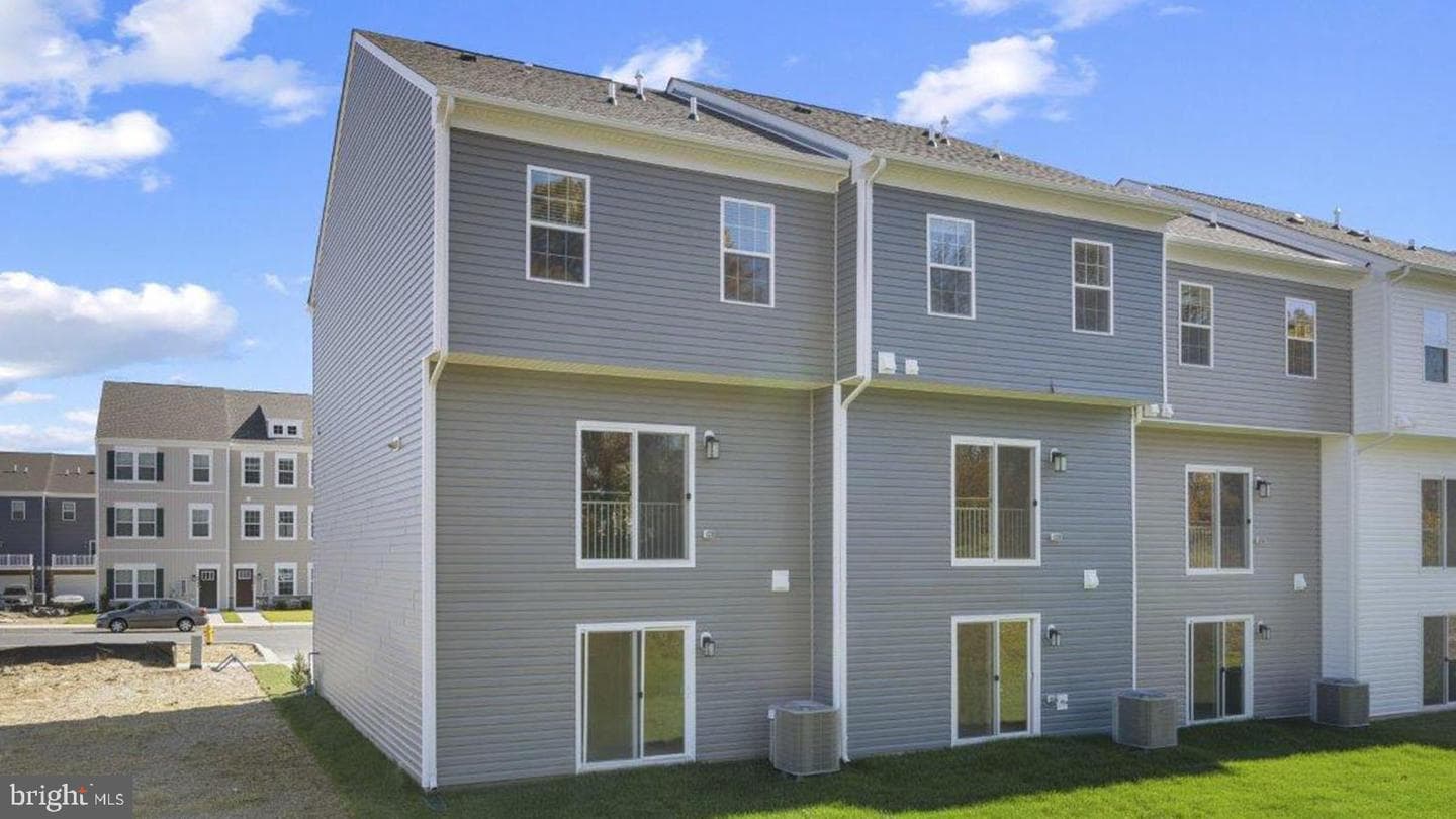 368 Hackley Drive photo 8