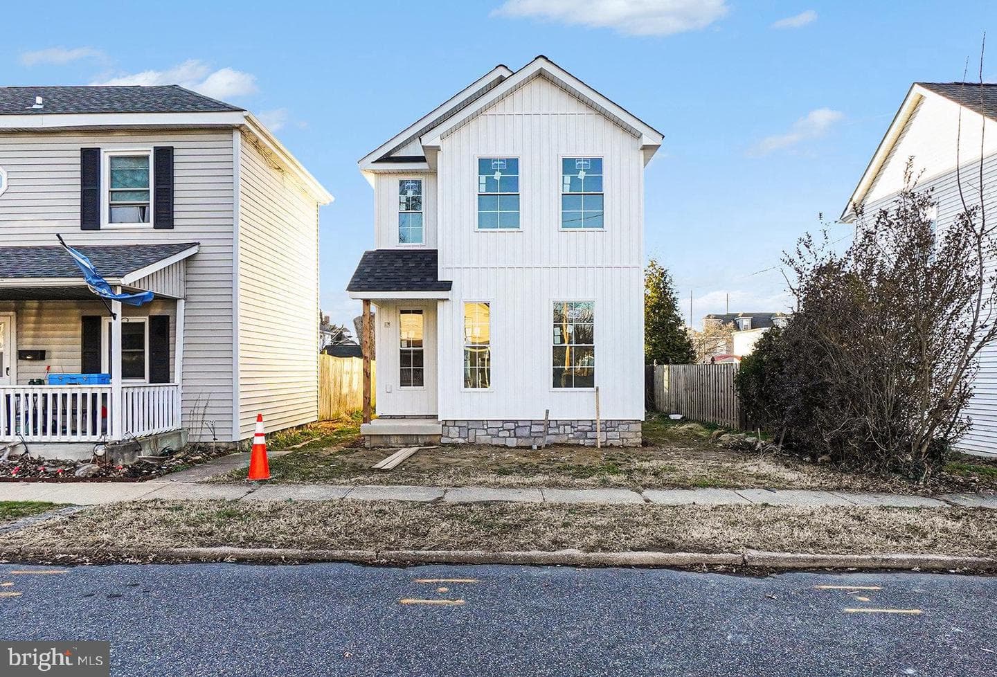 562 Girard Street photo 1
