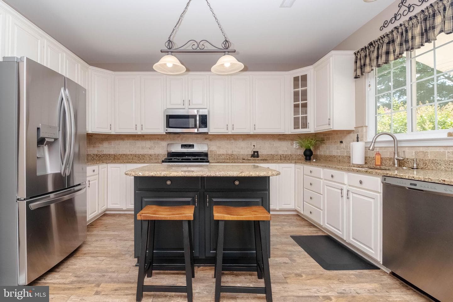 1438 Moonshadow Road photo 9