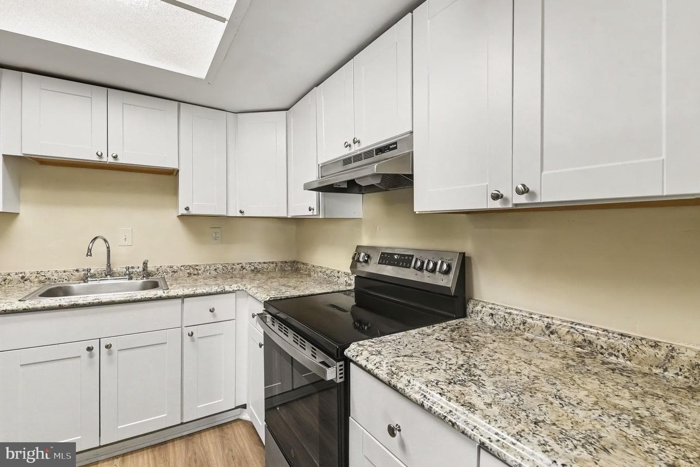 683 Towne Center Drive photo 10