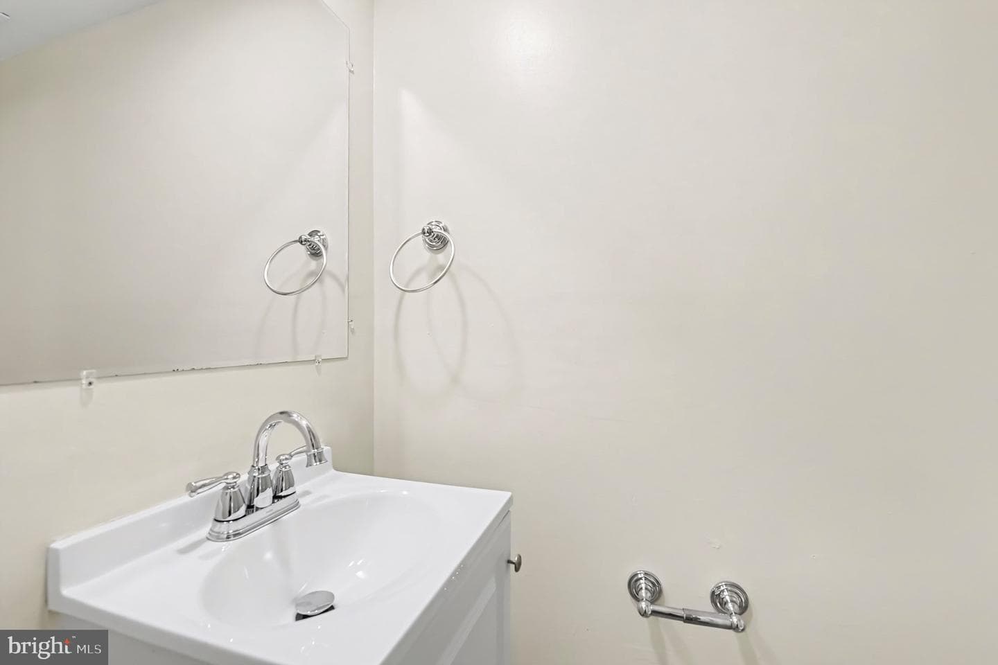 683 Towne Center Drive photo 16