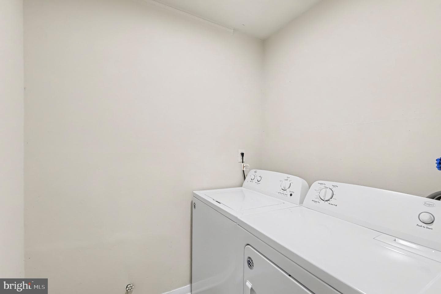683 Towne Center Drive photo 23