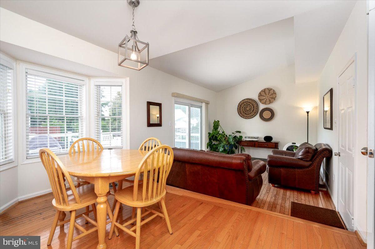 305 Kathryn Way photo 17