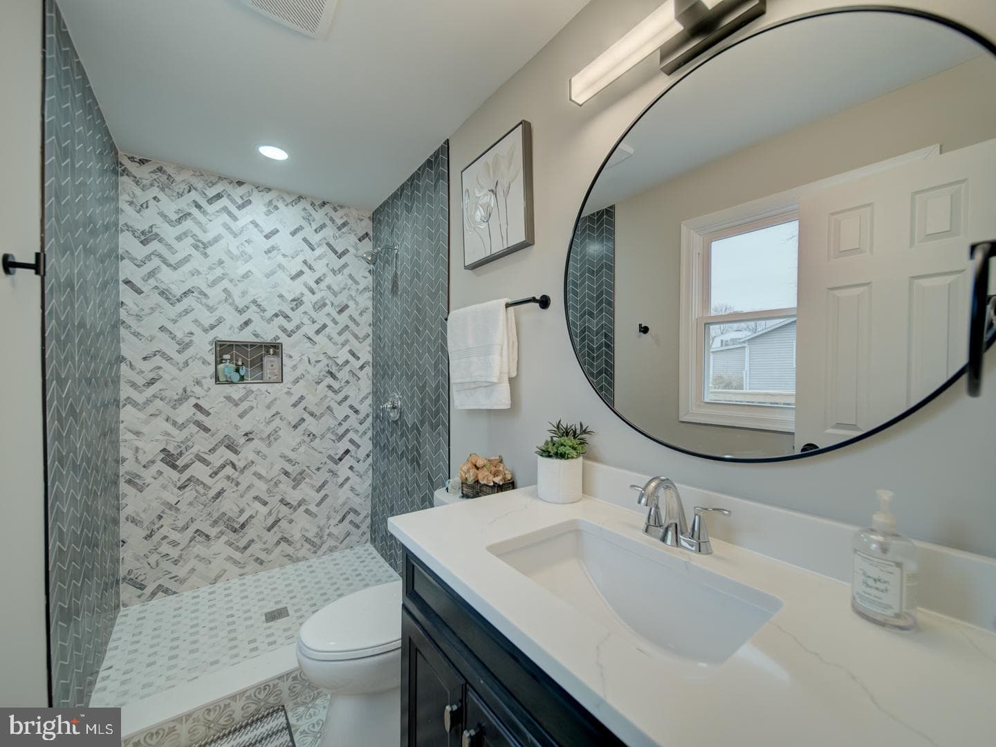 408 Garnett Road photo 22