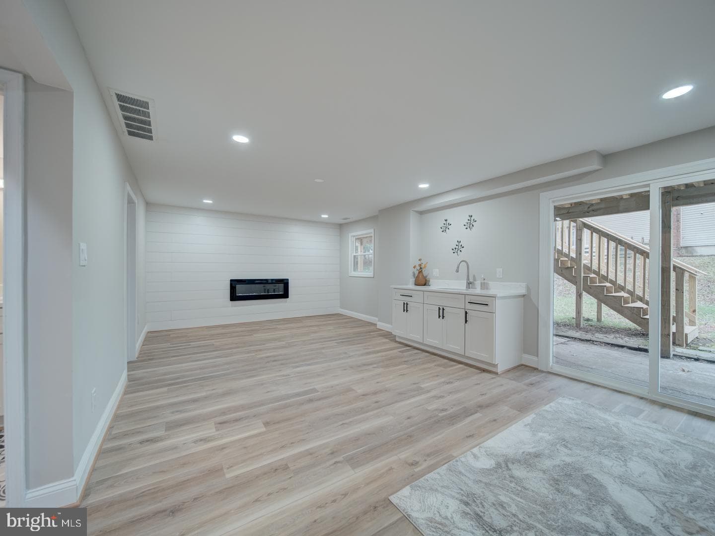 408 Garnett Road photo 29
