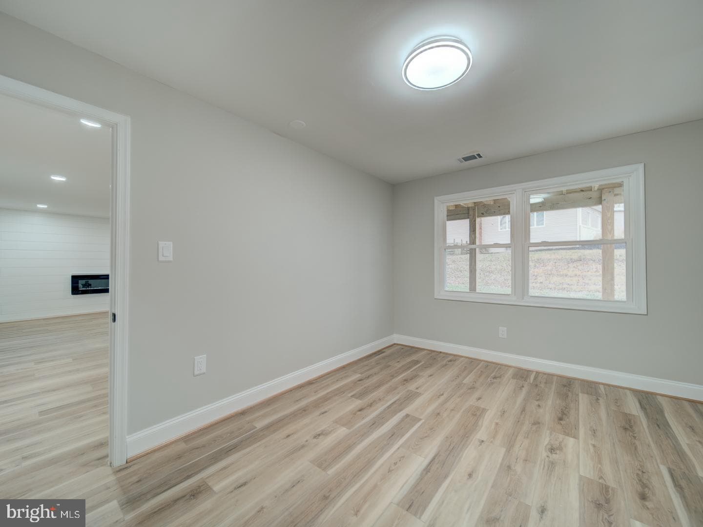 408 Garnett Road photo 37