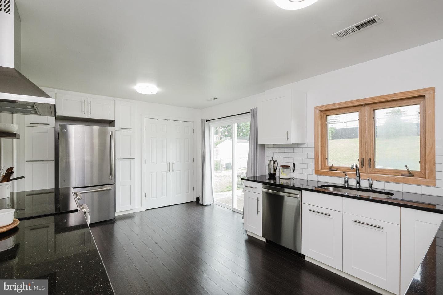 416 Enfield Road photo 13