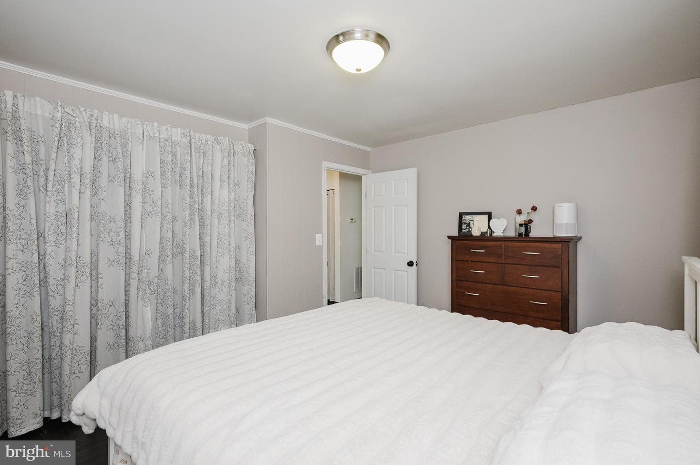 416 Enfield Road photo 20