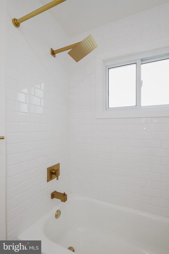 416 Enfield Road photo 23