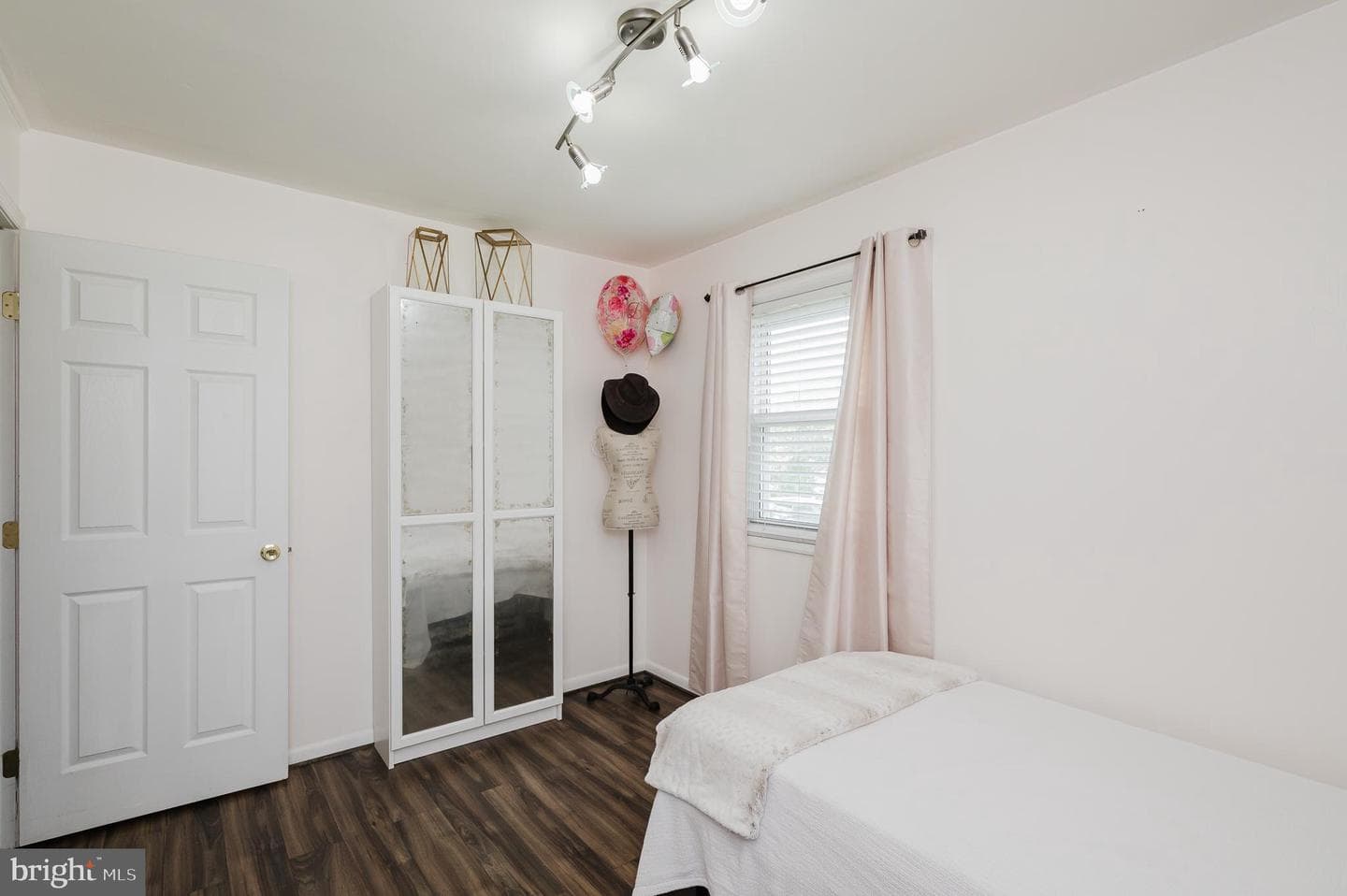 416 Enfield Road photo 27