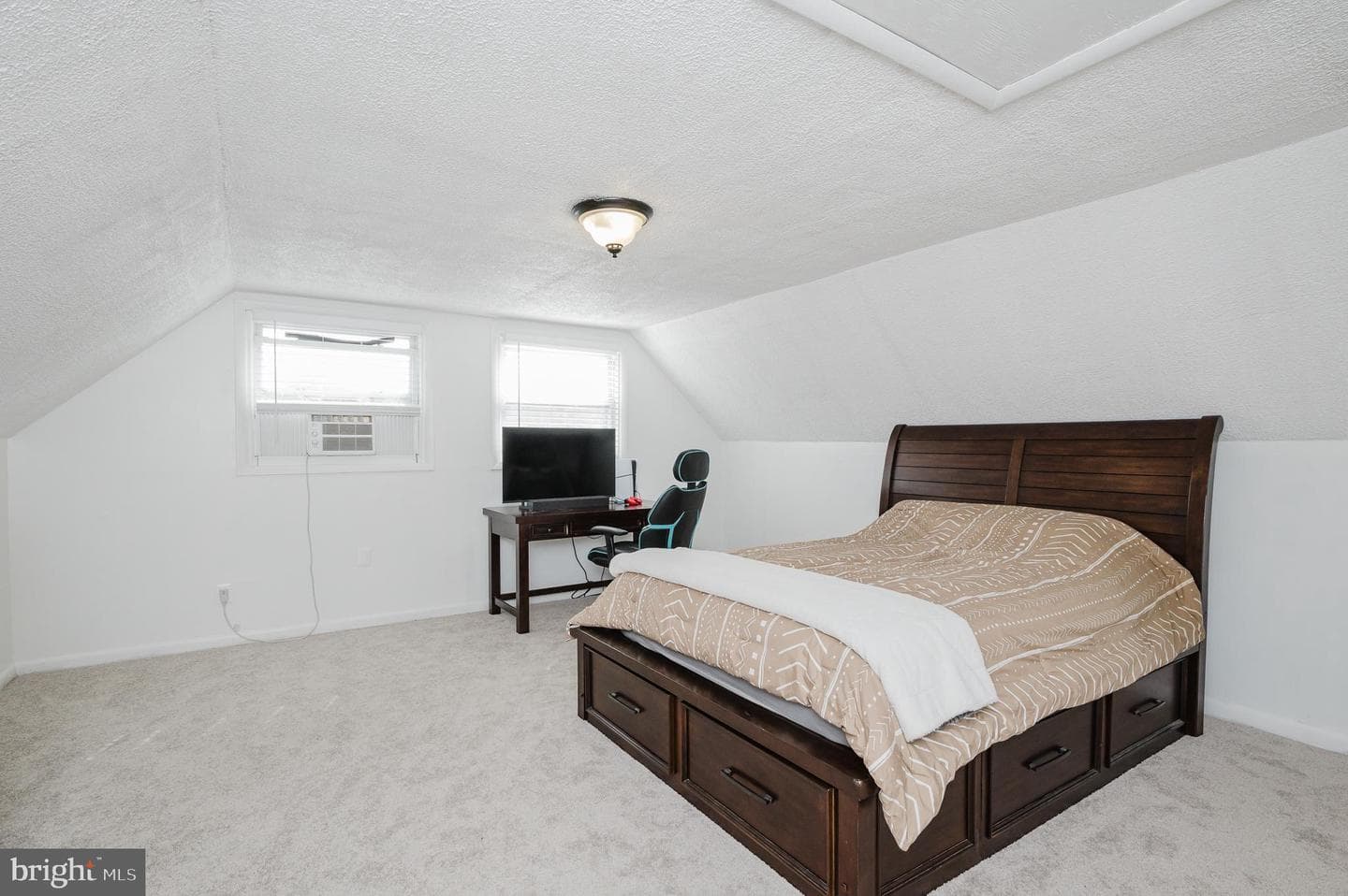 416 Enfield Road photo 29